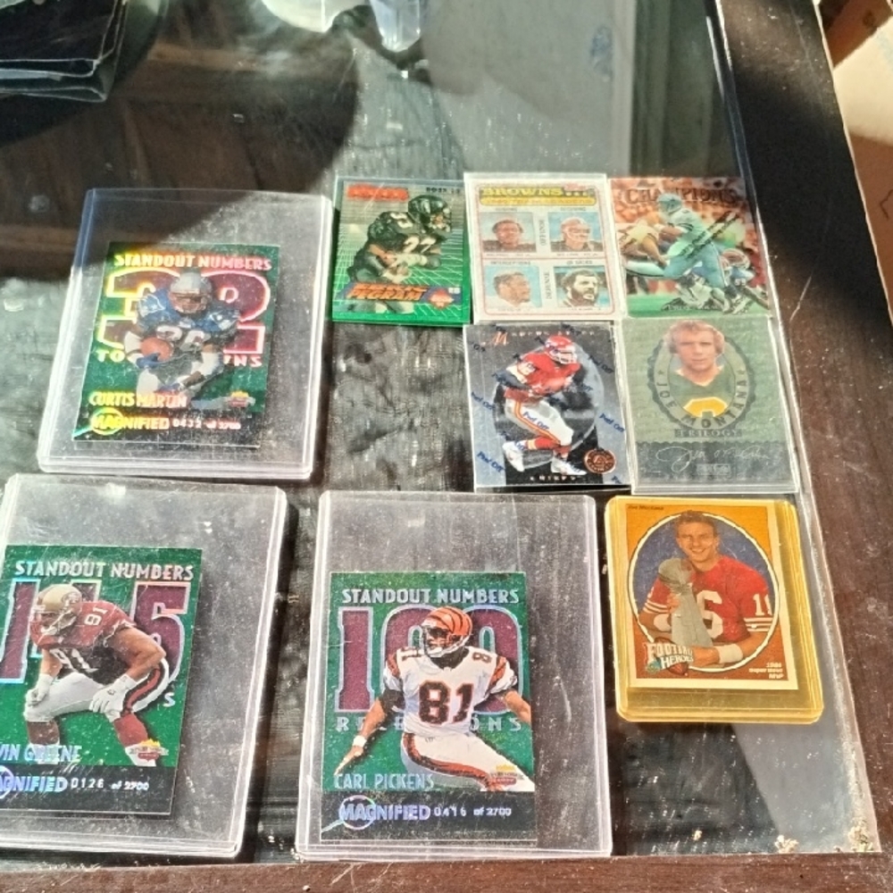 NFL Joe Montana/&Lot of Football Cards